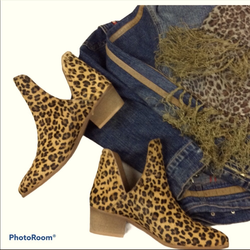ANIMAL PRINT BOOTS LIKE NEW - SALE!